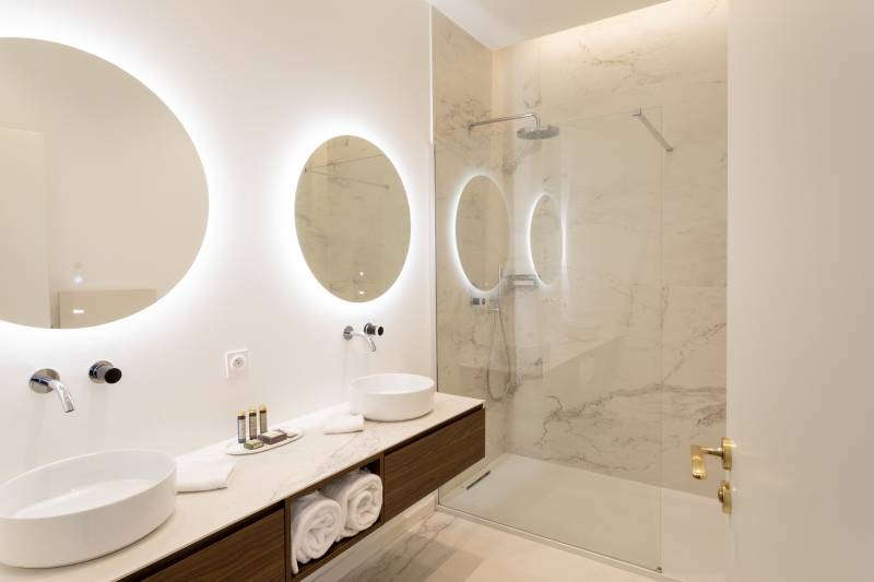 Salle de bain moderne – confort hôtelier pour longs séjours à Sète