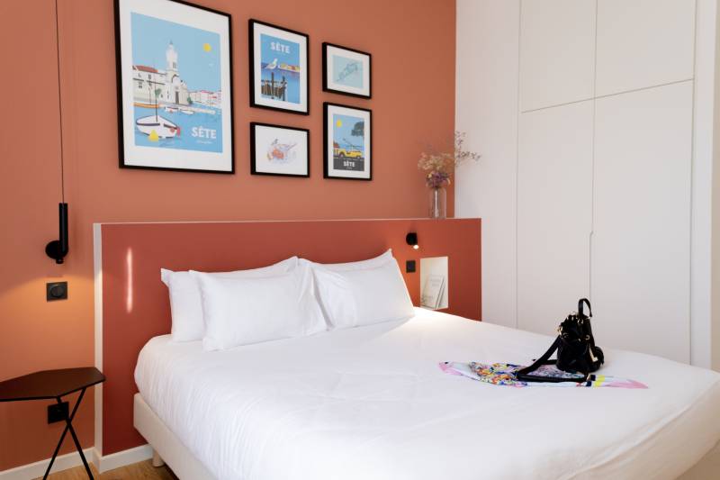 Lit king size, Chambre hôtel à Sète