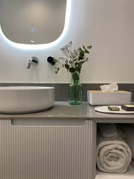 Détente et bien-être : l'atmosphère de nos chambres aux Clés Secrètes à Sete